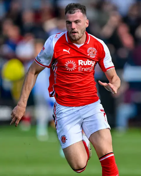 Fleetwood Town 'dan Ryan Graydon Gökyüzü İddia Ligi 2 maçında Fleetwood Town, Oldham Athletic' e karşı Highbury Stadyumu, Fleetwood, Birleşik Krallık, 23 Ağustos 2025