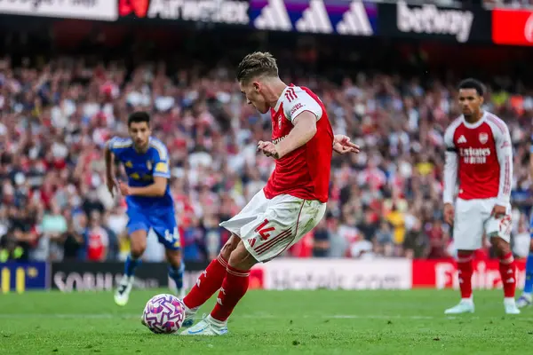 Arsenal 'den Viktor Gyokeres, 23 Ağustos 2025' te İngiltere 'nin başkenti Londra' daki Emirates Stadyumu 'nda oynanan Premier League maçında 5-0 berabere kalma cezası aldı.