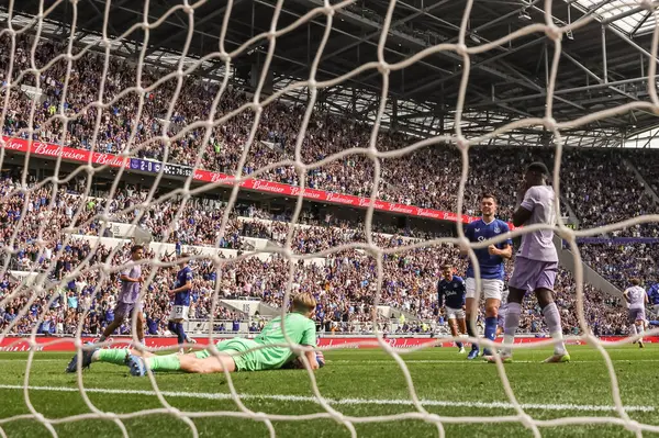 Everton 'dan Jordan Pickford, İngiltere' nin Liverpool şehrinde 24 Ağustos 2025 tarihinde oynanan Premier League karşılaşmasında Everton, Brighton ve Hove Albion maçında Brighton & Hove Albion takımlarından Danny Welbeck 'ten penaltı kurtardı.