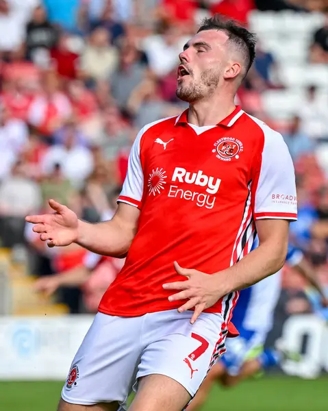 Fleetwood Town 'dan Ryan Graydon Gökyüzü İddia Ligi 2 maçında Fleetwood Town, Oldham Athletic' e karşı Highbury Stadyumu, Fleetwood, Birleşik Krallık, 23 Ağustos 2025