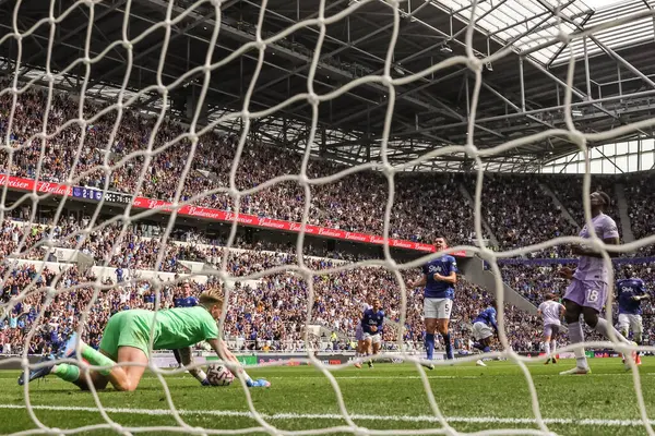 Everton 'dan Jordan Pickford, İngiltere' nin Liverpool şehrinde 24 Ağustos 2025 tarihinde oynanan Premier League karşılaşmasında Everton, Brighton ve Hove Albion maçında Brighton & Hove Albion takımlarından Danny Welbeck 'ten penaltı kurtardı.