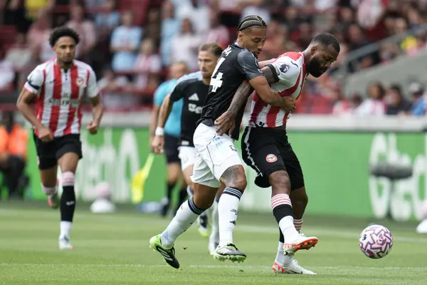 Premier Lig maçı sırasında Brentford, Aston Villa 'ya karşı Gtech Community Stadyumu, Londra, 23 Ağustos 2025