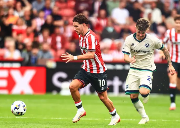 Sheffield United takımından Callum O 'Hare, 23 Ağustos 2025' te Bramall Lane, Sheffield, Birleşik Krallık 'ta Sheffield United' a karşı oynanan Gökyüzü İddia Şampiyonası maçında maç yapıyor.