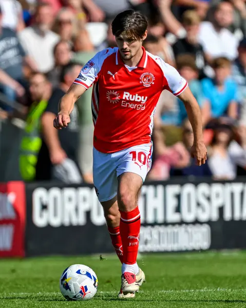 Fleetwood Town takımının Mark Helm 'i, Fleetwood Town - Oldham Athletic maçında 23 Ağustos 2025' te Highbury Stadyumu, Fleetwood 'da karşılaşacak.