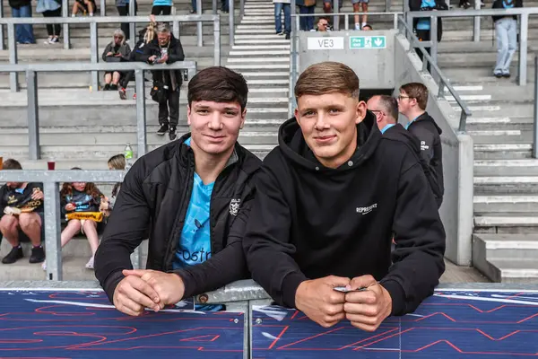 Hull FC taraftarları Betfred Süper Lig 23. Maçı sırasında St Helens vs Hull FC 'ye karşı St Helens Stadyumu, St Helens, Birleşik Krallık, 22 Ağustos 2025' te geldiler.