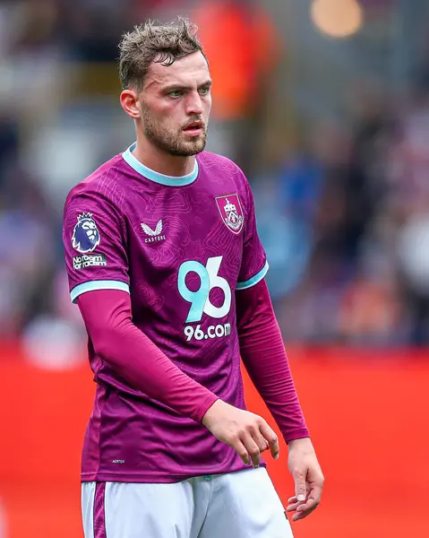 Burnley 'den Jacob Bruun Larsen Premier Lig maçı sırasında Burnley, Burnley' e karşı Turf Moor, Burnley, İngiltere, 23 Ağustos 2025
