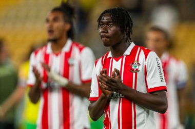 Southampton 'dan Moses Sesay, Carabao Kupası maçının ardından Norwich City, Norwich Road, Norwich, İngiltere' de oynanan Northampton maçının ardından takımların galibiyetini kabul ediyor.