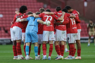 Barnsley grubu, 26 Ağustos 2025 'te Oakwell, Barnsley, İngiltere' de oynanan Carabao Kupası maçında Barnsley-Rotherham United maçında bir araya geldi.