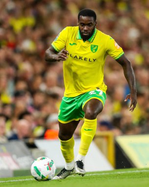 Norwich City 'den Jeffrey Schlupp 26 Ağustos 2025' te Norwich City ile Southampton arasında oynanan Carabao Kupası maçında topla koşuyor.