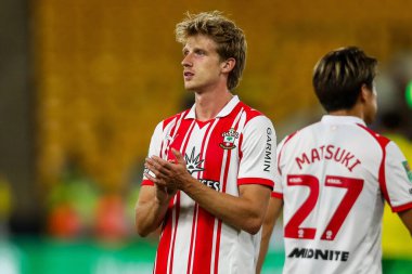 Southampton 'dan Mads Roerslev, Carabao Kupası maçı sonrasında Norwich City ile Southampton arasında oynanan Carrow Road, Norwich, İngiltere' de 26 Ağustos 2025 'te oynanan maçın ardından takımların galibiyetini kabul ediyor.