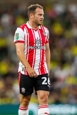 Southampton 'dan Ryan Fraser, Carabao Kupası maçında Norwich City, Southampton' a karşı, Norwich Road, Norwich, İngiltere, 26 Ağustos 2025 'te seyrediyor.