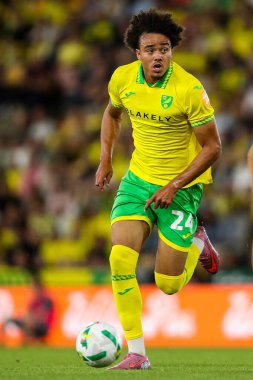 Norwich City 'den Jovon Makama, 26 Ağustos 2025' te Norwich City ile Southampton arasında oynanan Carabao Kupası maçında topu fırlattı.