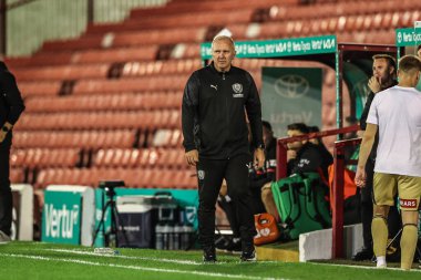 Rotherham United takımının Matt Hamshaw teknik direktörü Carabao Kupası maçında Barnsley-Rotherham United maçı sırasında Oakwell, Barnsley, Birleşik Krallık 'ta, 26 Ağustos 2025
