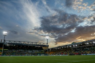 Carrow Yolu üzerinde güneş batıyor Carabao Kupası maçı öncesinde Norwich City, Southampton 'a karşı Carrow Road, Norwich, İngiltere, 26 Ağustos 2025