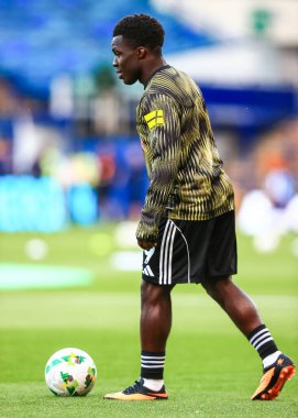 Leeds United takımından Wilfried Gnonto Carabao Kupası maçında ısınma turunda Sheffield, Leeds United 'a karşı Hillsborough, Sheffield, Birleşik Krallık' ta 26 Ağustos 2025 'te oynanacak.