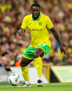 Norwich City 'den Jeffrey Schlupp 26 Ağustos 2025' te Norwich City ile Southampton arasında oynanan Carabao Kupası maçında topla koşuyor.