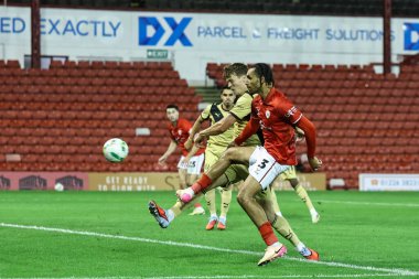 Barnsley 'den Jon Russell, 26 Ağustos 2025' te İngiltere 'nin Oakwell kentinde oynanan Barnsley-Rotherham United maçında 1-1 berabere kaldı.
