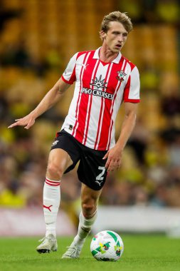 Southampton 'dan Mads Roerslev, Carabao Kupası maçında topla koşuyor. Norwich City, Southampton' a karşı, Norwich Road, Norwich, İngiltere, 26 Ağustos 2025