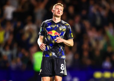 Leeds United takımından Sean Longstaff, 26 Ağustos 2025 'te Hillsborough, Sheffield, İngiltere' de Çarşamba günü oynanan Carabao Cup maçında kaçırılan penaltıya tepki gösterdi.