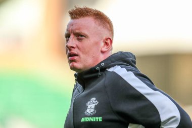 Southampton 'dan Will Still, Carrow Road' a, Carabao Kupası maçı öncesinde geldi. Norwich City, Southampton 'a karşı. Carrow Road, Norwich, İngiltere, 26 Ağustos 2025.