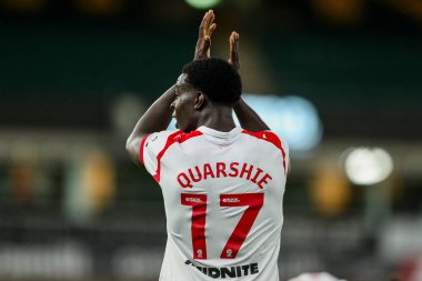 Southampton 'dan Joshua Quarshie, Carabao Kupası maçı sırasında Norwich City' nin Southampton 'a karşı Norwich Road, Norwich, İngiltere, 26 Ağustos 2025' te oynanan karşılaşmasında taraftarları kabul ediyor.