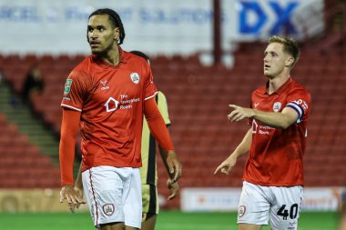 Barnsley 'den Jon Russell, 26 Ağustos 2025' te Oakwell, Barnsley, İngiltere 'de oynanan Carabao Kupası Barnsley-Rotherham United maçında 1-1' lik galibiyet golünü kutluyor.