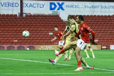 Barnsley 'den Jon Russell, 26 Ağustos 2025' te İngiltere 'nin Oakwell kentinde oynanan Barnsley-Rotherham United maçında 1-1 berabere kaldı.