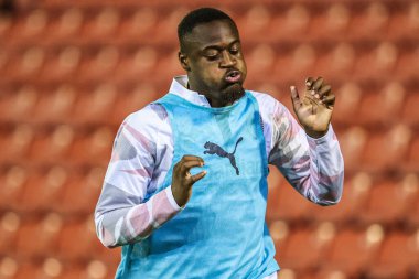 Rotherham United takımından Martin Şerif, 26 Ağustos 2025 'te İngiltere' nin Oakwell kentinde oynanan Carabao Kupası Barnsley-Rotherham United maçında ısınıyor.