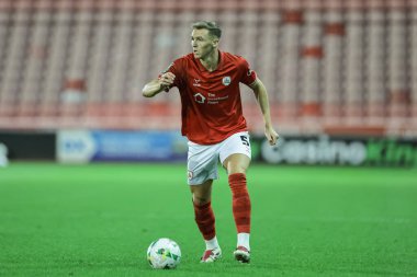 Barnsley 'den Jack Shepherd Carabao Kupası maçında topla birlikte Oakwell, Barnsley, Barnsley United' a karşı 26 Ağustos 2025