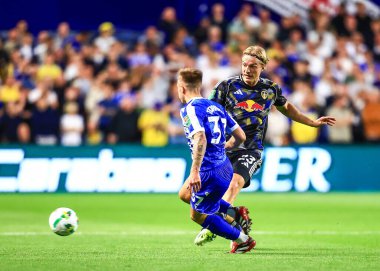 Leeds United takımından Sebastiaan Bornauw 26 Ağustos 2025 'te Hillsborough, Sheffield, İngiltere' de Çarşamba günü oynanan Carabao Kupası maçında pas verdi.