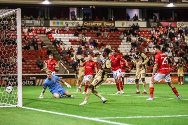 Rotherham United 'dan Ar' Jany Martha topu Barnsley kalesinin arkasına atıyor. Ancak Barnsley 'nin 26 Ağustos 2025' te Oakwell, Barnsley 'de Rotherham United' a karşı oynadığı Carabao Kupası maçında ofsayt için eleniyor.