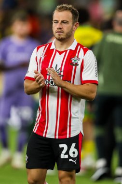 Southampton 'dan Ryan Fraser, Carabao Kupası maçının ardından Norwich City ile Southampton arasında oynanan Norwich Road, Norwich, İngiltere' de oynanan 26 Ağustos 2025 'te oynanan maçın ardından takımların galibiyetini kabul ediyor.