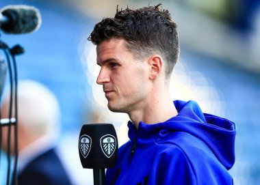 Leeds United takımından Sam Byram, 26 Ağustos 2025 'te Hillsborough, Sheffield, İngiltere' de Çarşamba günü oynanan Carabao Kupası karşılaşmasında mülakata alındı.