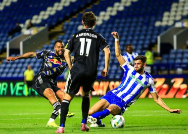 Sheffield 'li Rio Shipston, Leeds United takımından Lukas Nmecha' nın 26 Ağustos 2025 'te Hillsborough, Sheffield, Birleşik Krallık' ta Çarşamba günü oynanan Carabao Kupası maçında attığı şutu engelledi.