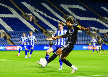 Leeds United takımından Dominic Calvert-Lewin, 26 Ağustos 2025 'te Hillsborough, Sheffield, İngiltere' de Çarşamba günü oynanan Carabao Kupası maçında topu geçiyor.