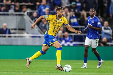 Mansfield Town 'dan Jordan Bowery, 27 Ağustos 2025' te İngiltere 'nin Liverpool kentinde bulunan Hill Dickinson Stadyumu' nda oynanan Everton-Mansfield maçında topu aldı.