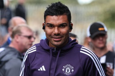Manchester United takımının Casemiro 'su, 27 Ağustos 2025 tarihinde İngiltere' nin Cleethorpes kentinde oynanan Grimsby Town-Manchester United maçında sahaya çıktı.