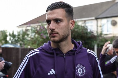 Manchester United takımından Diogo Dalot, 27 Ağustos 2025 tarihinde İngiltere 'nin Cleethorpes kenti Blundell Park' ta oynanan Grimsby Town-Manchester United maçında sahaya çıktı.