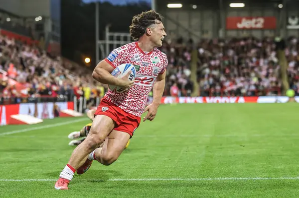 Leigh Leoparları 'ndan Lachlan Lam, 28 Ağustos 2025' te Leigh Spor Köyü 'nde Leigh Leopards ve Castleford Tigers arasında oynanan 25.