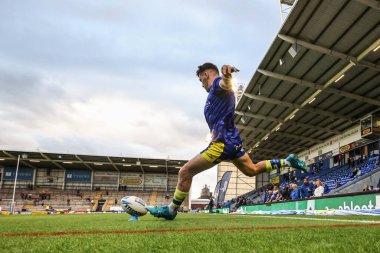 Warrington Wolves 'tan Josh Thewlis maç öncesi ısınma turunda 24. Betfred Süper Ligi karşılaşmasında Warrington Wolves, Salford Red Devils' e karşı Halliwell Jones Stadyumu, Warrington, Birleşik Krallık, 29 Ağustos 2025