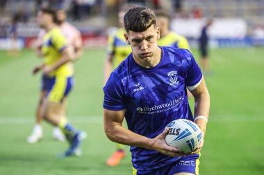 Warrington Wolves 'tan Josh Thewlis maç öncesi ısınma turunda 24. Betfred Süper Ligi karşılaşmasında Warrington Wolves, Salford Red Devils' e karşı Halliwell Jones Stadyumu, Warrington, Birleşik Krallık, 29 Ağustos 2025