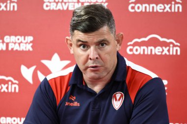 Paul Wellens St. Helens baş antrenörü, 29 Ağustos 2025 'te İngiltere' nin Hull kenti Kingston 'daki Sewell Group Craven Park' ta oynanan Betfred Süper Lig 24. Maç sonrası basın toplantısında konuşma yaptı.
