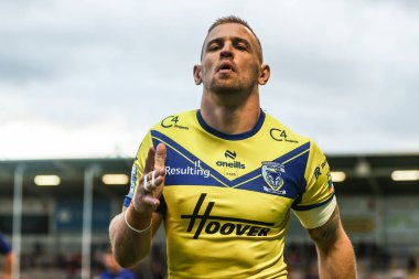 Warrington Wolves 'tan Matt Dufty maç öncesi ısınma turunda 24. Betfred Süper Ligi karşılaşmasında Warrington Wolves, Salford Red Devils' e karşı Halliwell Jones Stadyumu, Warrington, Birleşik Krallık, 29 Ağustos 2025