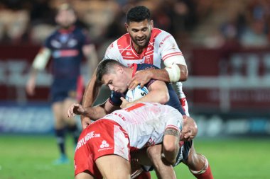 Hull KR 'dan Dean Hadley ve Hull KR' dan Rhyse Martin, Sewell Group Craven Park 'ta oynanan 24. Betfred Süper Lig karşılaşmasında St. Helens' e karşı Hull KR maçını izlediler.