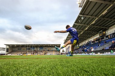 Warrington Wolves 'tan Josh Thewlis maç öncesi ısınma turunda 24. Betfred Süper Ligi karşılaşmasında Warrington Wolves, Salford Red Devils' e karşı Halliwell Jones Stadyumu, Warrington, Birleşik Krallık, 29 Ağustos 2025