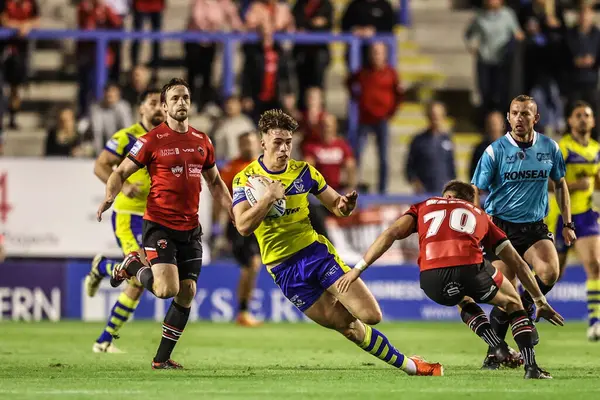 Warrington Wolves takımından James Duffy, 29 Ağustos 2025 'te Warrington, İngiltere' deki Halliwell Jones Stadyumu 'nda oynanan 24.