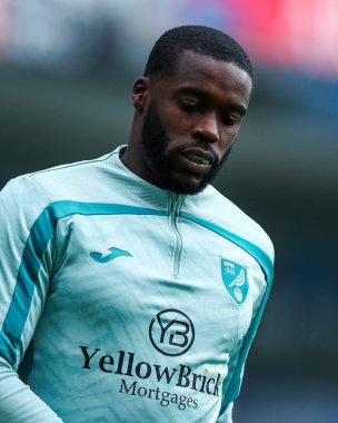 Norwich City 'den Jeffrey Schlupp 30 Ağustos 2025' te İngiltere 'nin Blackburn kentinde Norwich City' e karşı oynanan Gökyüzü İddia Şampiyonası karşılaşması öncesinde ısınıyor.