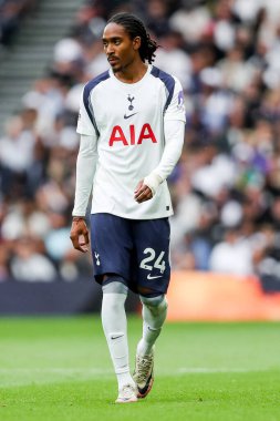 Tottenham Hotspur 'dan Djed Spence, Premier Lig maçında Tottenham Hotspur' a karşı Bournemouth Tottenham Hotspur Stadyumu, Londra, İngiltere, 30 Ağustos 2025