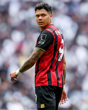 AFC Bournemouth takımından Evanlison, 30 Ağustos 2025 'te Tottenham Hotspur ile Bournemouth arasında oynanan Premier League maçında maçı izliyor.