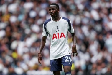Tottenham Hotspur 'dan Pape Matar Sarr, Premier Lig maçında Tottenham Hotspur' a karşı Bournemouth Tottenham Hotspur Stadyumu 'nda 30 Ağustos 2025' te görülüyor.